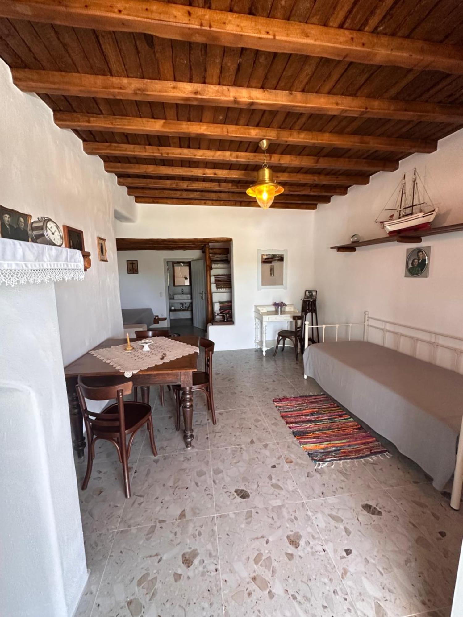 Farm stay Rizes Mykonos - Folklore Farmstead Mykonos Town